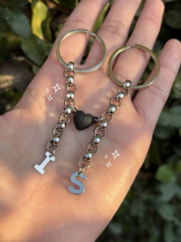 Llaveros mas imán de corazón e iniciales - Imán negro