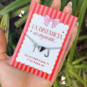 Collares más iniciales e imán engomado - Plateado y negro