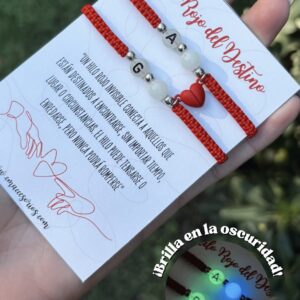 Pulseras mas imán de corazón e iniciales luminosas - Conjunto Rojo